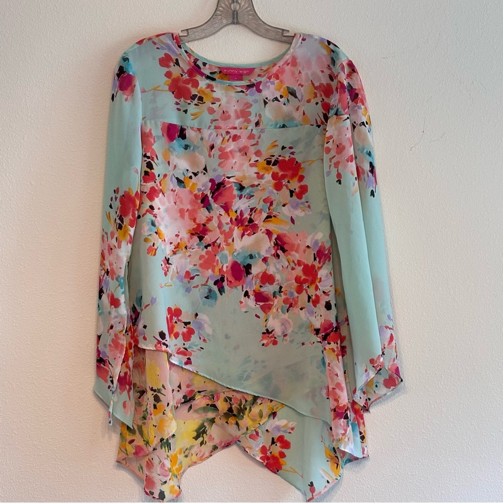EUC Sunny Leigh Women's Asymmetrical Green Blouse Pink Floral SZ Medium